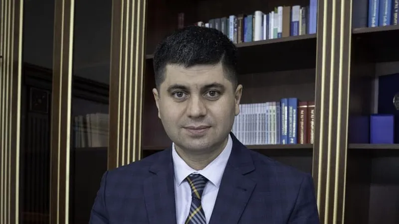 Председатель судебной коллегии по административным делам Верховного суда Аслан Тукиев 