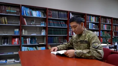 солдат-полиглот Мади Кайсарулы