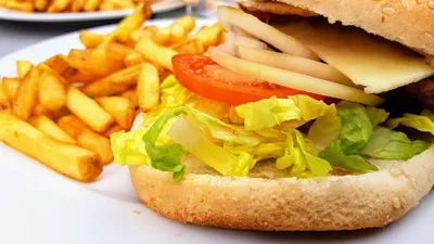 гамбургер, картофель фри