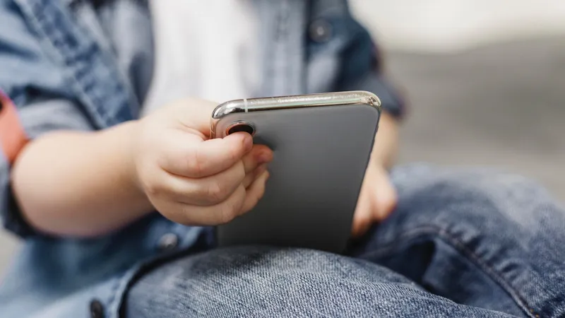 Телефон в руках