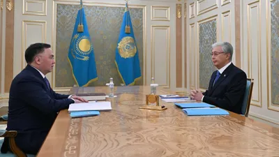 председатель Верховного суда Асламбек Мергалиев, президент Казахстана Касым-Жомарт Токаев
