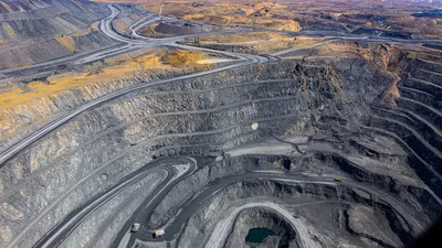 Месторождение, горнодобывающая промышленность, горная порода, полезные ископаемые, спецтехника, карьер, рудник