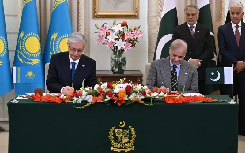 Касым-Жомарт Токаев и Шахбаз Шариф