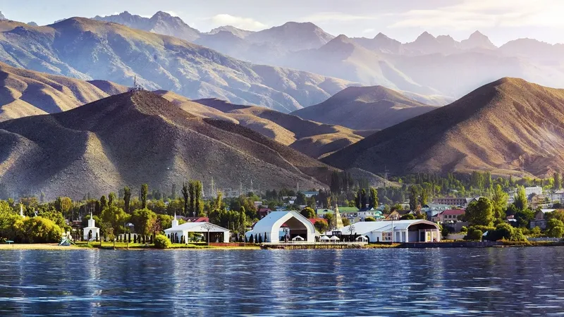 горное озеро, массовый отдых