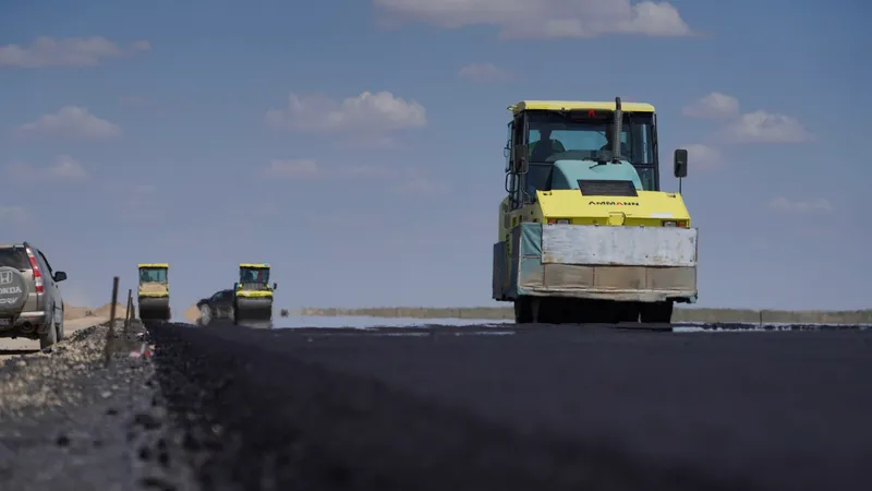 Дорожное строительство, строительство трассы, укладка асфальта, строительство дороги, ремонт дороги, ремонт трассы