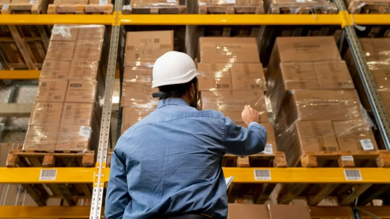 сотрудник, временное хранение, товары