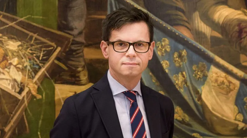 директор Лувра