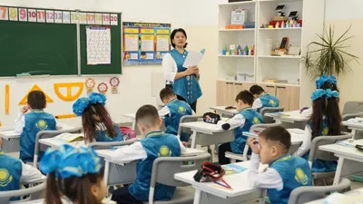 Школьный учитель, учитель, педагог, школьный преподаватель, школа, школьники, ученики