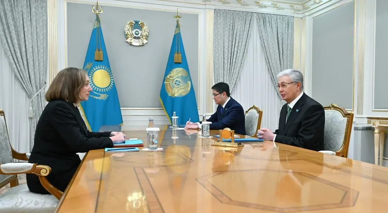 Касым-Жомарт Токаев и  Джулия Стаффт