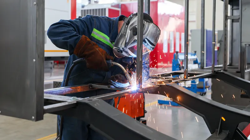 Завод, производство, люди на производстве, рабочий, рабочие, цех, работник, работники