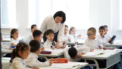 Школьный учитель, учитель, педагог, школьный преподаватель, школа, школьники, ученики