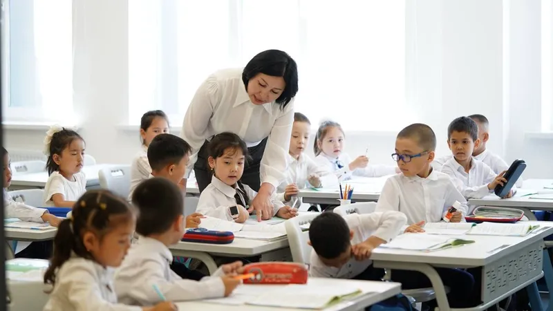 Школьный учитель, учитель, педагог, школьный преподаватель, школа, школьники, ученики