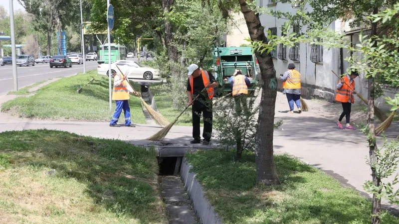 Уборка мусора, работники акимата