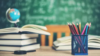 карандаши, глобус