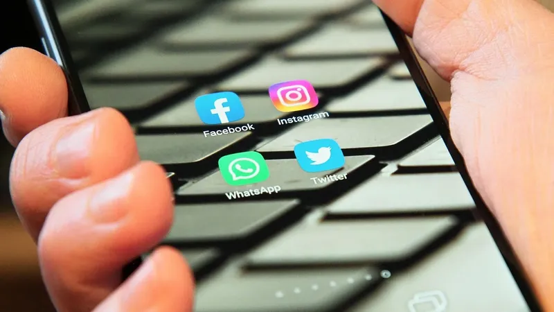 социальные сети, мобильные приложения