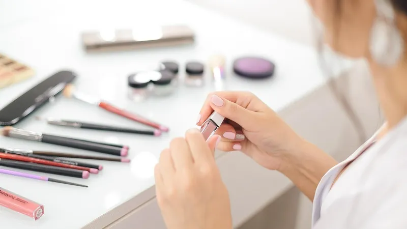 индустрия красоты, декоративня косметика