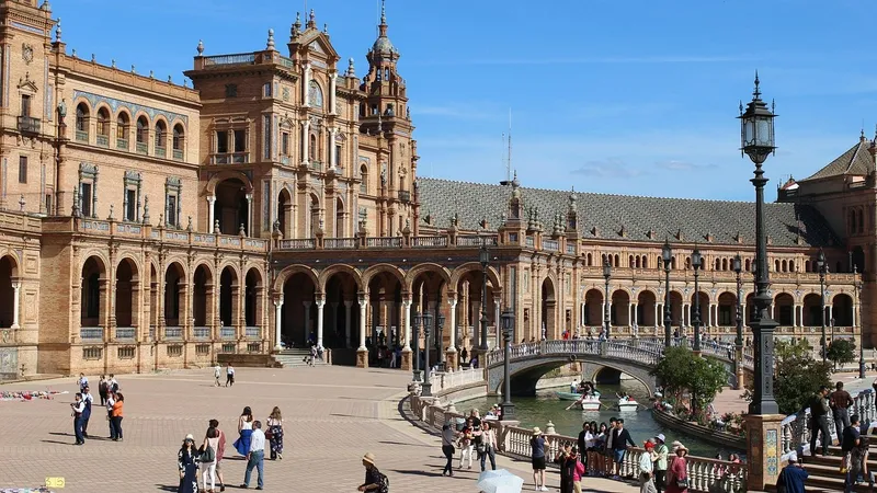 горожане, площадь, архитектура