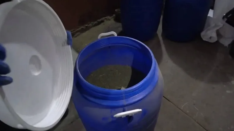 бочка, марихуана, наркотики, полиция