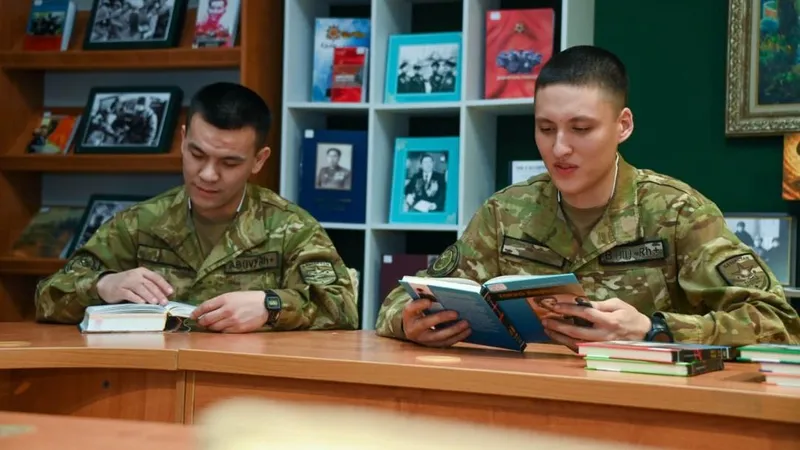 Военнослужащие в библиотеке