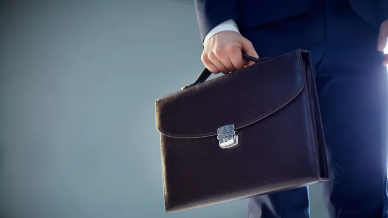 кадры, должность