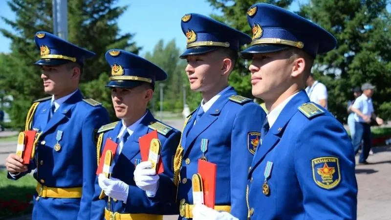 Военнослужащие, выпускники военных вузов
