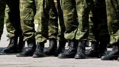 военные, построение