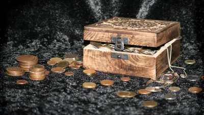 монеты, шкатулка