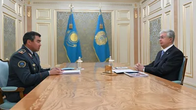 президент Казахстана Касым-Жомарт Токаев и министр по чрезвычайным ситуациям Чингис Аринов