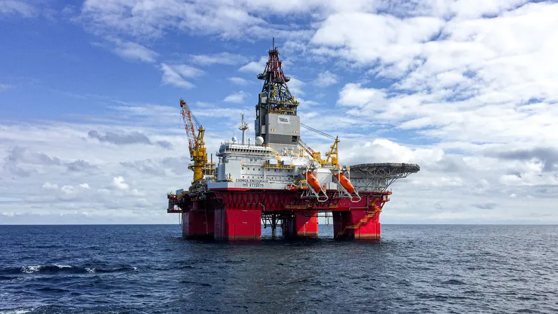 Добыча нефти на море