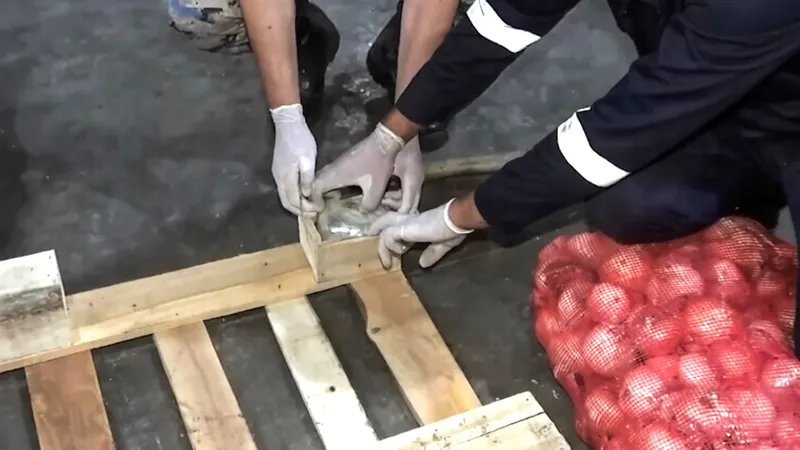 наркотики, контрабанда