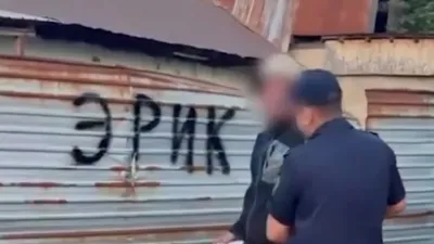 Мужчина написал свое имя на заборе и получил пять суток ареста в Алматы