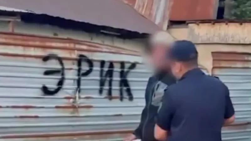 Мужчина написал свое имя на заборе и получил пять суток ареста в Алматы