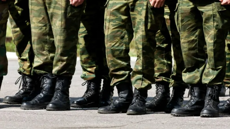 военные, построение