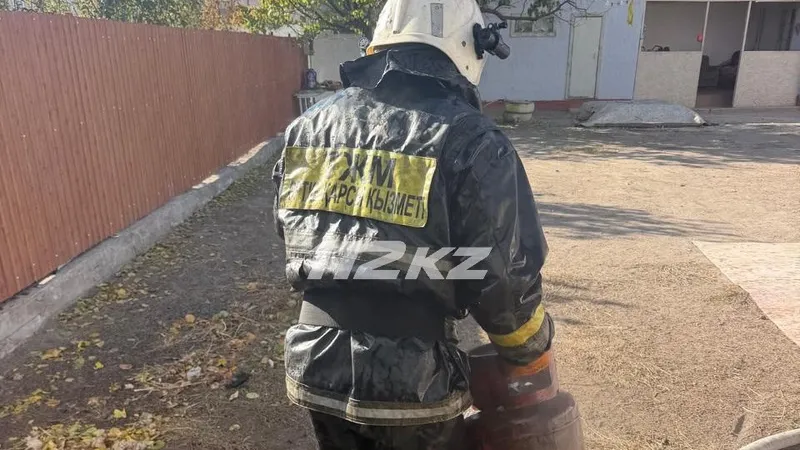 пожарный, спасатель, газовый баллон